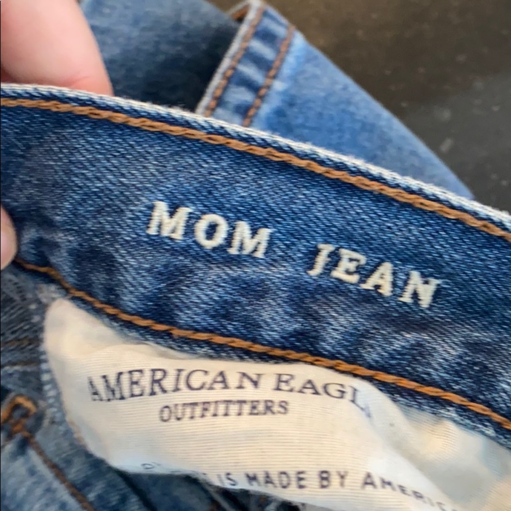 American Eagle Mom Jeans SZ 8 short - Picture 9 of 9